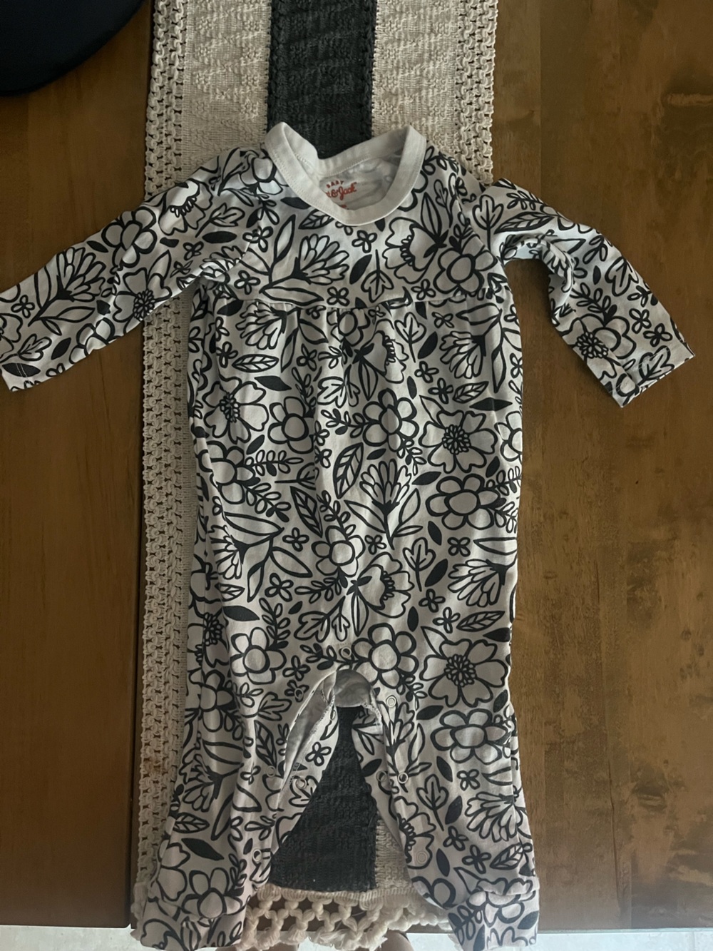 Cat & Jack Black and White Floral Long-Sleeve Baby Sleeper 12M